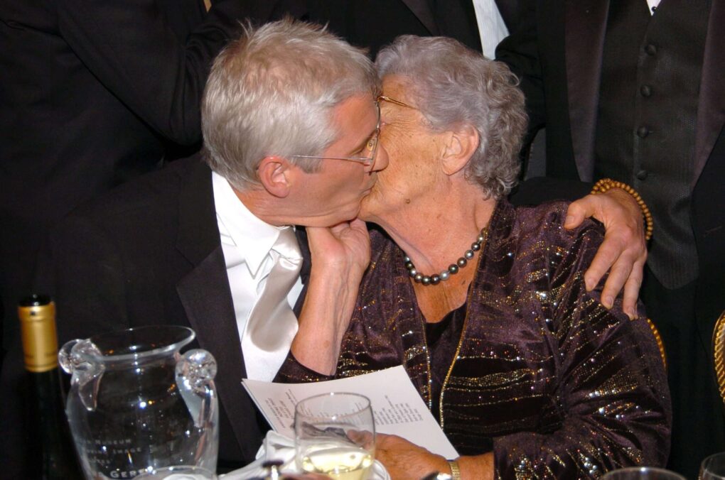 Richard Gere and his mother Doris Gere during the 19th Annual American Museum of the Moving Image Benefit - Salute to Richard Gere at the Waldorf Astoria Hotel on April 20, 2004 in New York City, New York ┃Source: Getty Images